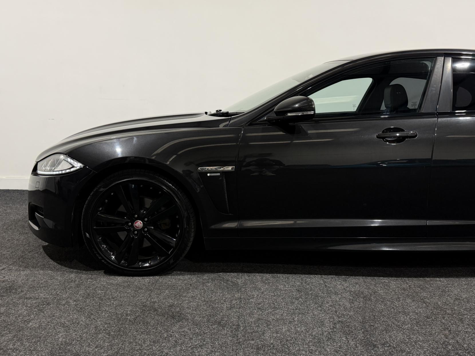 Jaguar XF 3.0d V6 R-Sport Black Saloon 4dr Diesel Auto Euro 5 (s/s) (240 ps)
