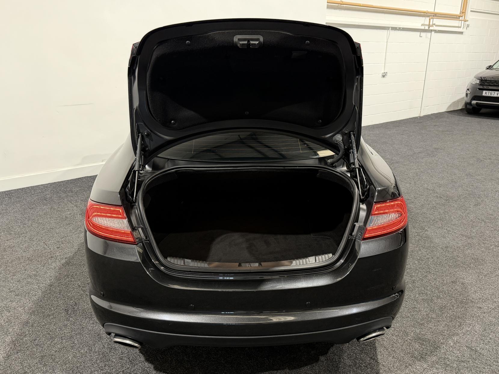 Jaguar XF 3.0d V6 R-Sport Black Saloon 4dr Diesel Auto Euro 5 (s/s) (240 ps)