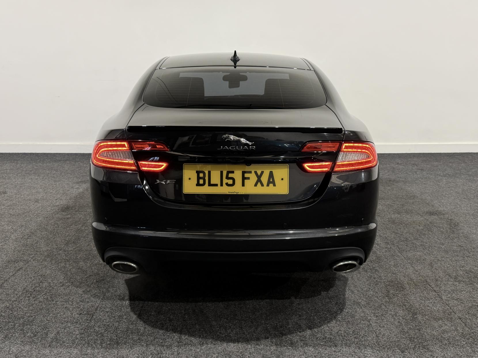 Jaguar XF 3.0d V6 R-Sport Black Saloon 4dr Diesel Auto Euro 5 (s/s) (240 ps)