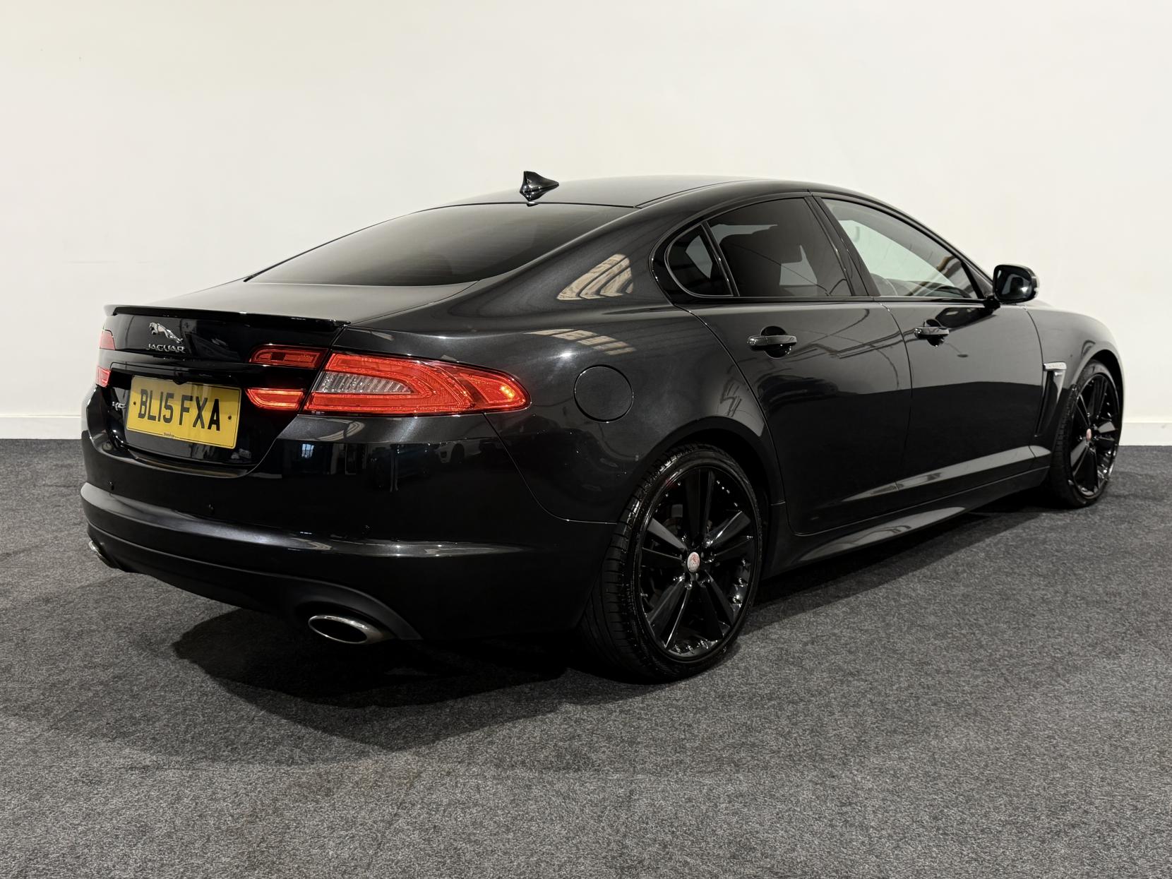 Jaguar XF 3.0d V6 R-Sport Black Saloon 4dr Diesel Auto Euro 5 (s/s) (240 ps)