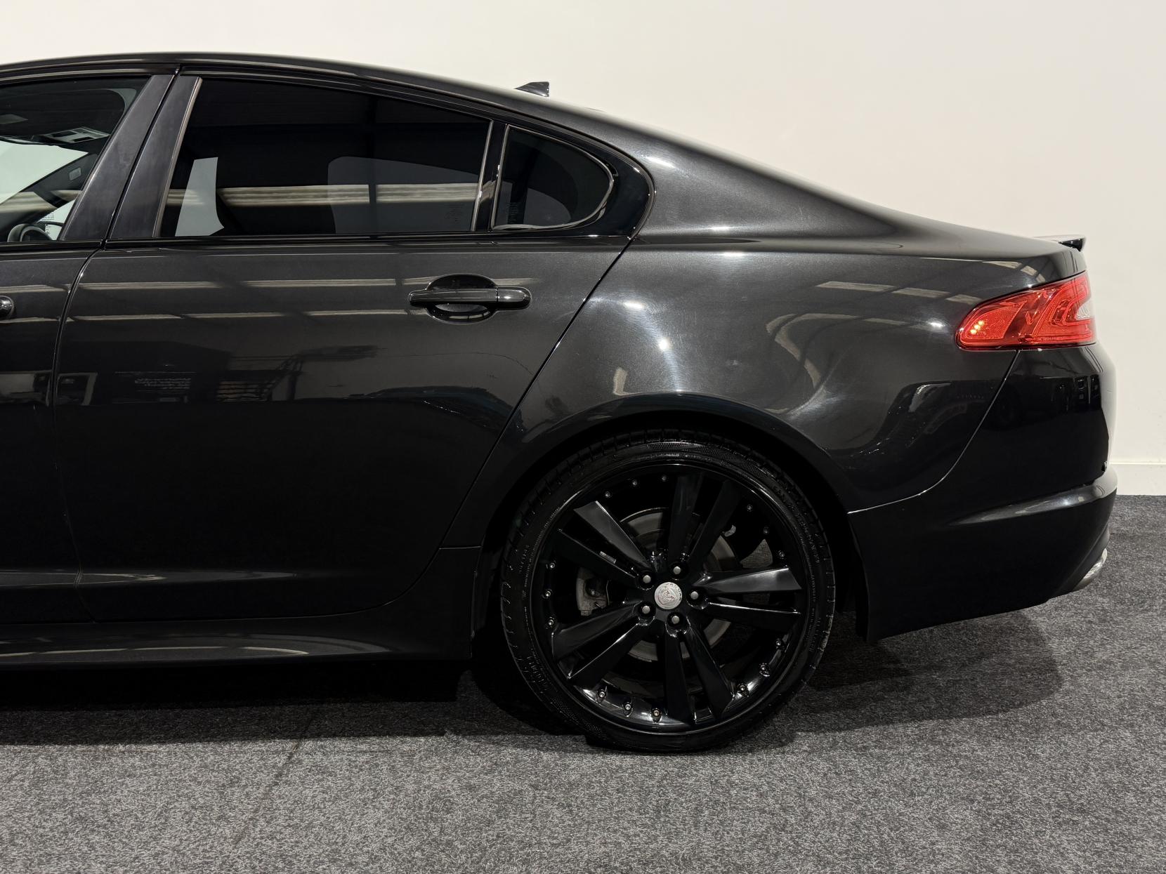 Jaguar XF 3.0d V6 R-Sport Black Saloon 4dr Diesel Auto Euro 5 (s/s) (240 ps)