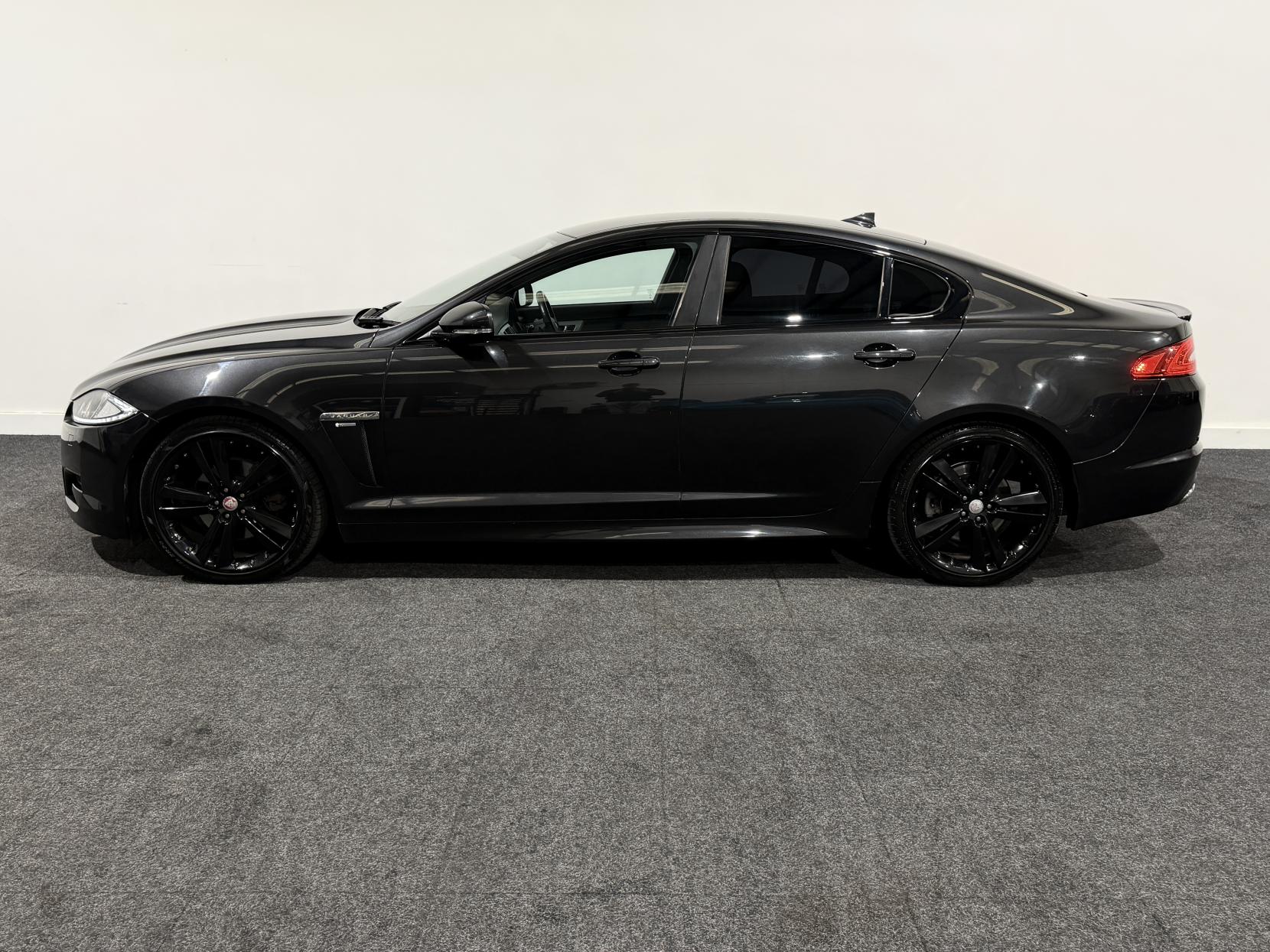 Jaguar XF 3.0d V6 R-Sport Black Saloon 4dr Diesel Auto Euro 5 (s/s) (240 ps)