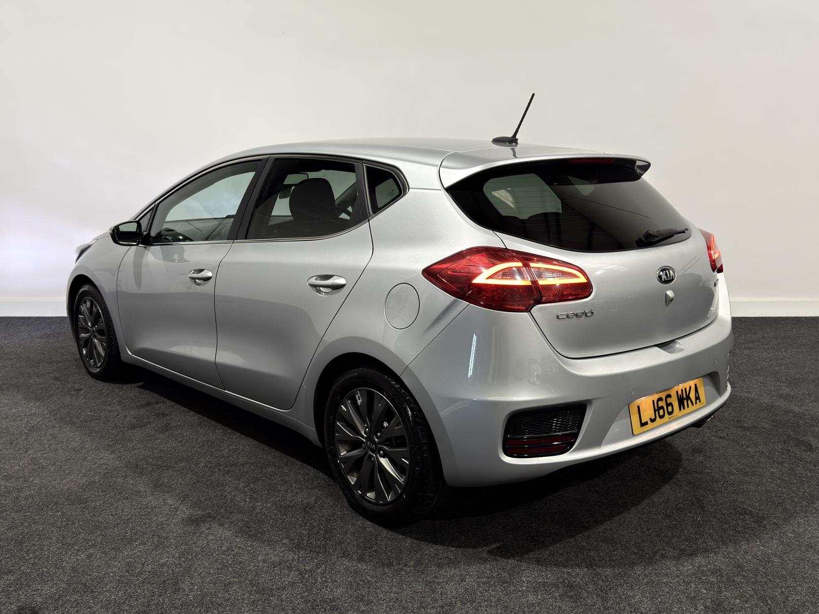 Kia Ceed 1.6 CRDi 3 Hatchback 5dr Diesel Manual Euro 6 (s/s) (134 bhp)