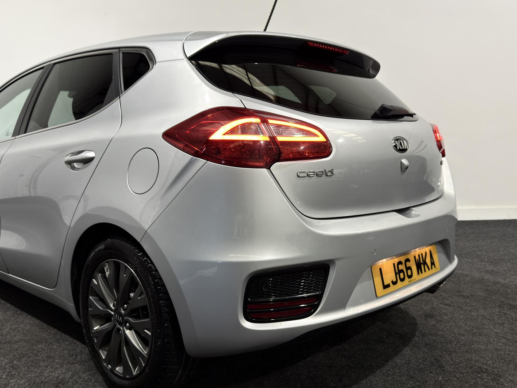 Kia Ceed 1.6 CRDi 3 Hatchback 5dr Diesel Manual Euro 6 (s/s) (134 bhp)