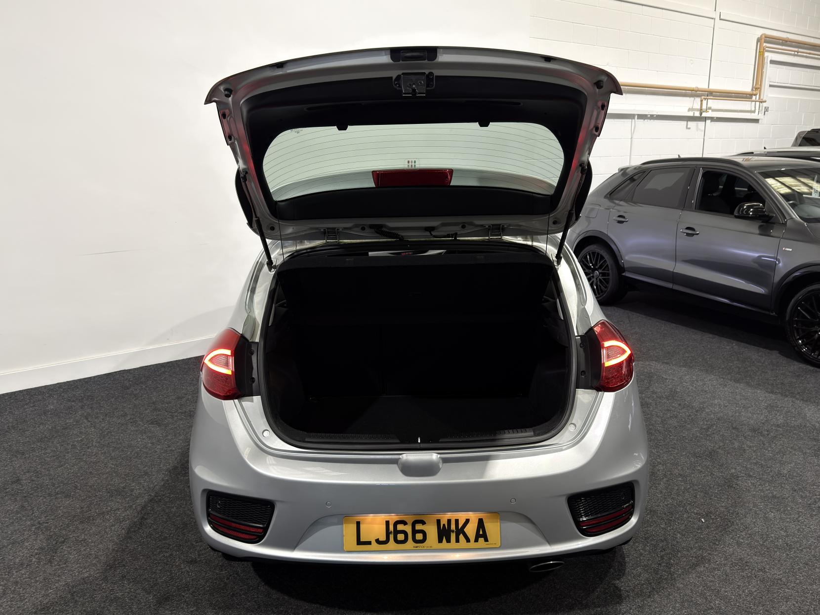 Kia Ceed 1.6 CRDi 3 Hatchback 5dr Diesel Manual Euro 6 (s/s) (134 bhp)