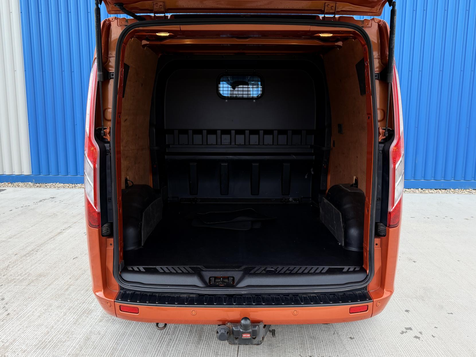 Ford Transit Custom 2.0 300 EcoBlue Limited Crew Van Double Cab 5dr Diesel Manual L2 H1 Euro 6 (5 Seat) (170 ps)