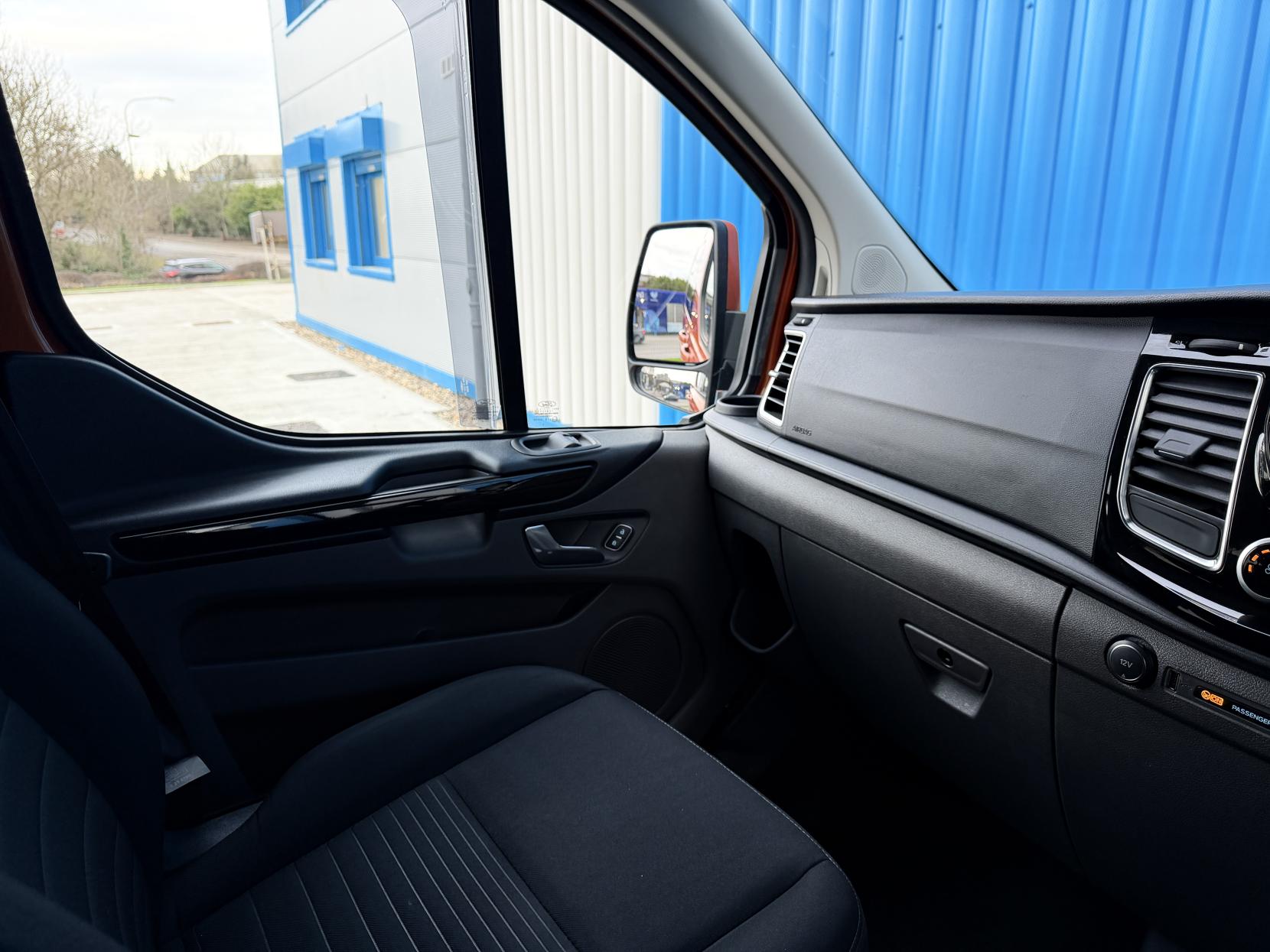 Ford Transit Custom 2.0 300 EcoBlue Limited Crew Van Double Cab 5dr Diesel Manual L2 H1 Euro 6 (5 Seat) (170 ps)