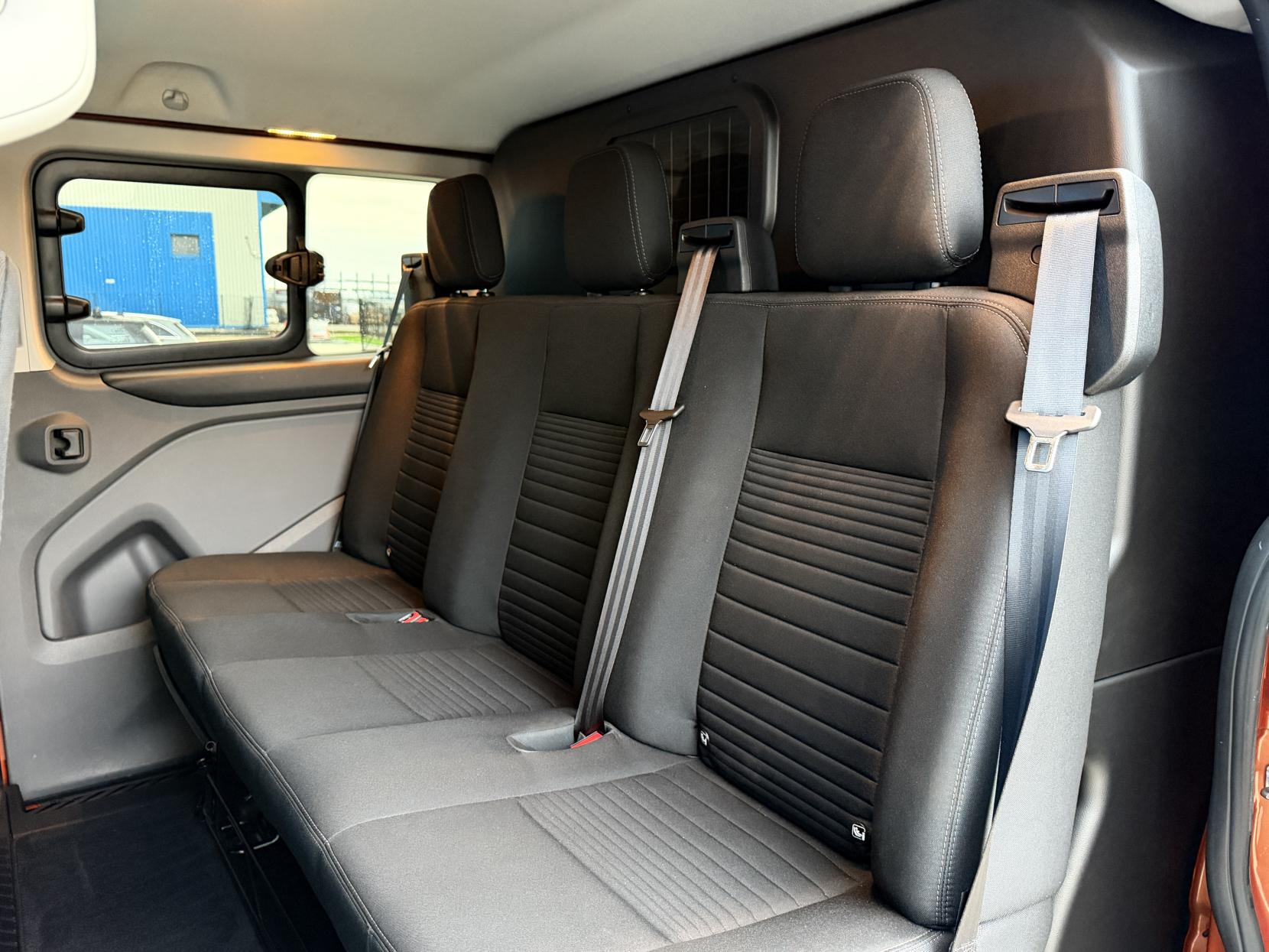 Ford Transit Custom 2.0 300 EcoBlue Limited Crew Van Double Cab 5dr Diesel Manual L2 H1 Euro 6 (5 Seat) (170 ps)