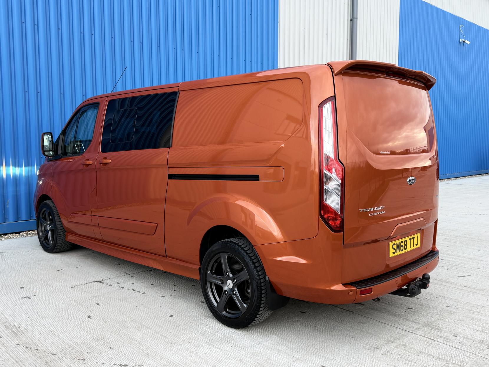 Ford Transit Custom 2.0 300 EcoBlue Limited Crew Van Double Cab 5dr Diesel Manual L2 H1 Euro 6 (5 Seat) (170 ps)