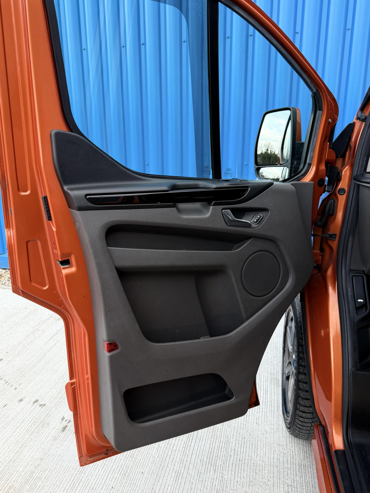 Ford Transit Custom 2.0 300 EcoBlue Limited Crew Van Double Cab 5dr Diesel Manual L2 H1 Euro 6 (5 Seat) (170 ps)