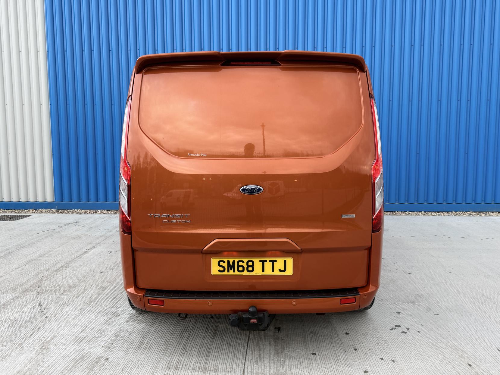 Ford Transit Custom 2.0 300 EcoBlue Limited Crew Van Double Cab 5dr Diesel Manual L2 H1 Euro 6 (5 Seat) (170 ps)