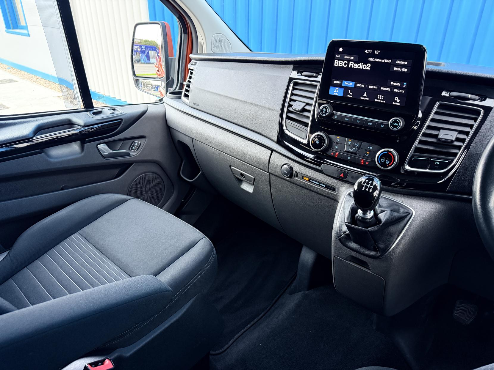 Ford Transit Custom 2.0 300 EcoBlue Limited Crew Van Double Cab 5dr Diesel Manual L2 H1 Euro 6 (5 Seat) (170 ps)