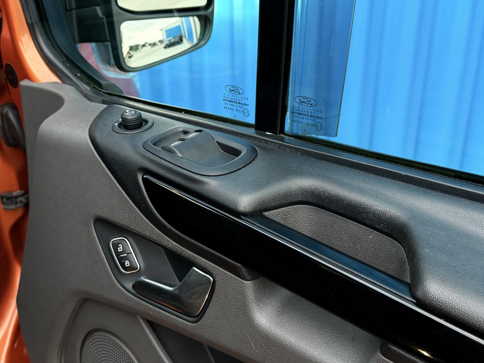 Ford Transit Custom 2.0 300 EcoBlue Limited Crew Van Double Cab 5dr Diesel Manual L2 H1 Euro 6 (5 Seat) (170 ps)