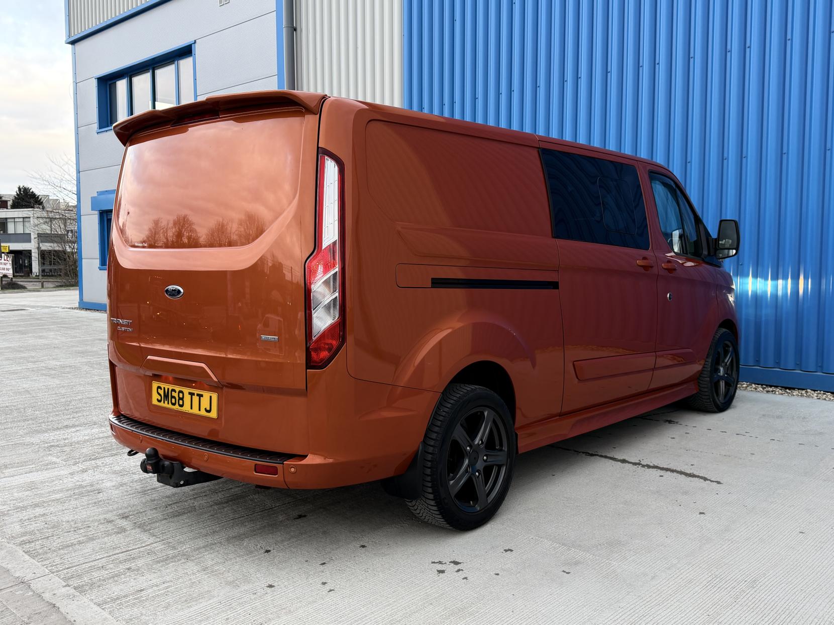 Ford Transit Custom 2.0 300 EcoBlue Limited Crew Van Double Cab 5dr Diesel Manual L2 H1 Euro 6 (5 Seat) (170 ps)