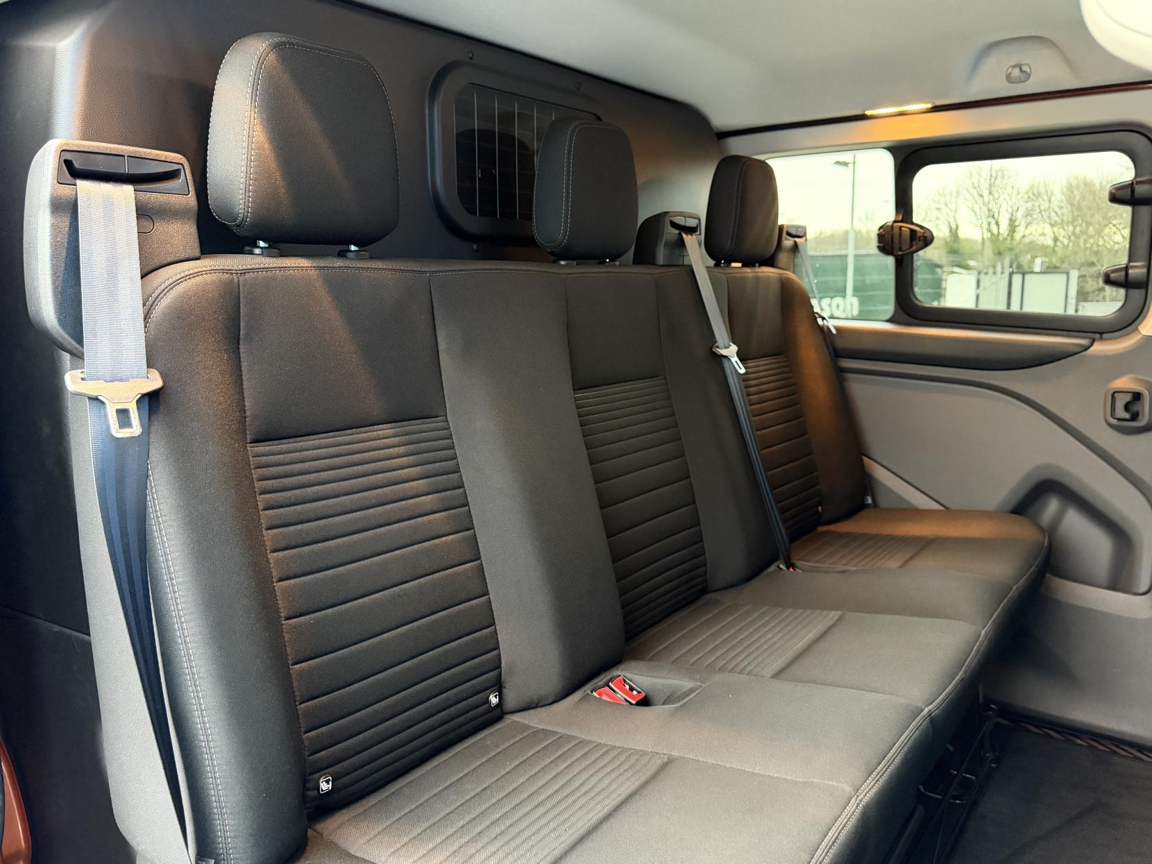 Ford Transit Custom 2.0 300 EcoBlue Limited Crew Van Double Cab 5dr Diesel Manual L2 H1 Euro 6 (5 Seat) (170 ps)