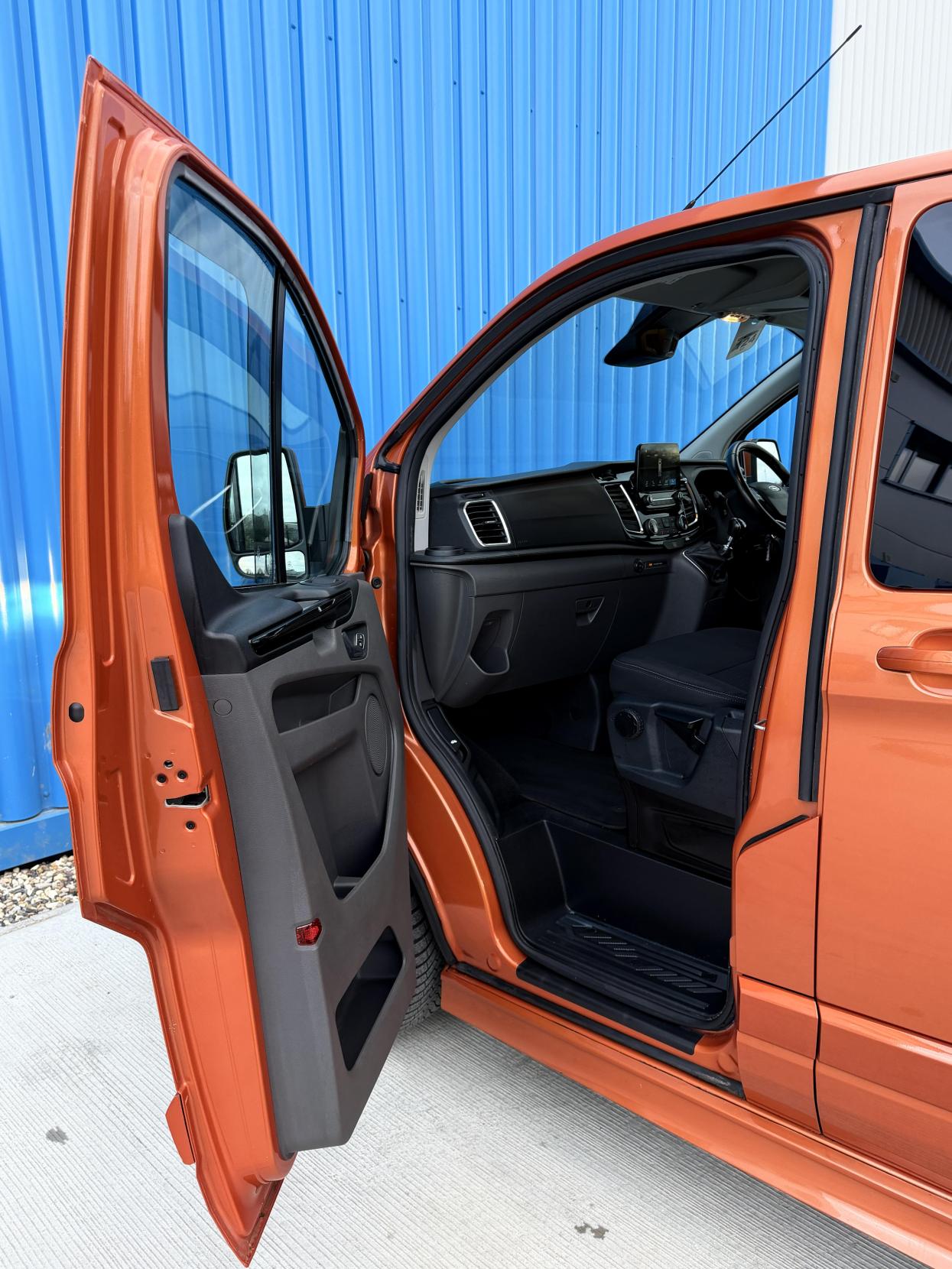 Ford Transit Custom 2.0 300 EcoBlue Limited Crew Van Double Cab 5dr Diesel Manual L2 H1 Euro 6 (5 Seat) (170 ps)