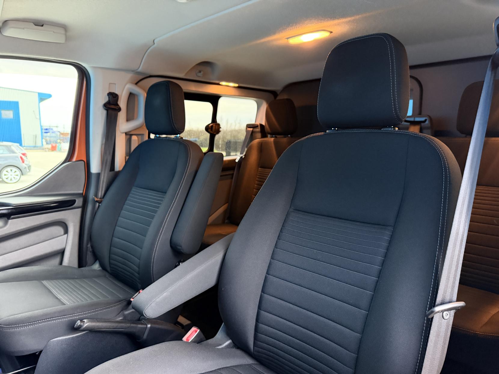 Ford Transit Custom 2.0 300 EcoBlue Limited Crew Van Double Cab 5dr Diesel Manual L2 H1 Euro 6 (5 Seat) (170 ps)