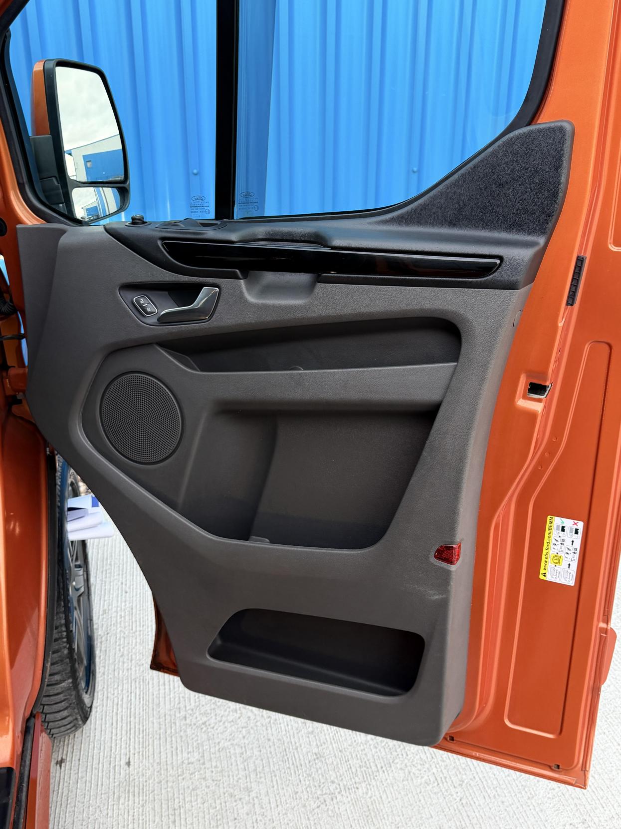 Ford Transit Custom 2.0 300 EcoBlue Limited Crew Van Double Cab 5dr Diesel Manual L2 H1 Euro 6 (5 Seat) (170 ps)