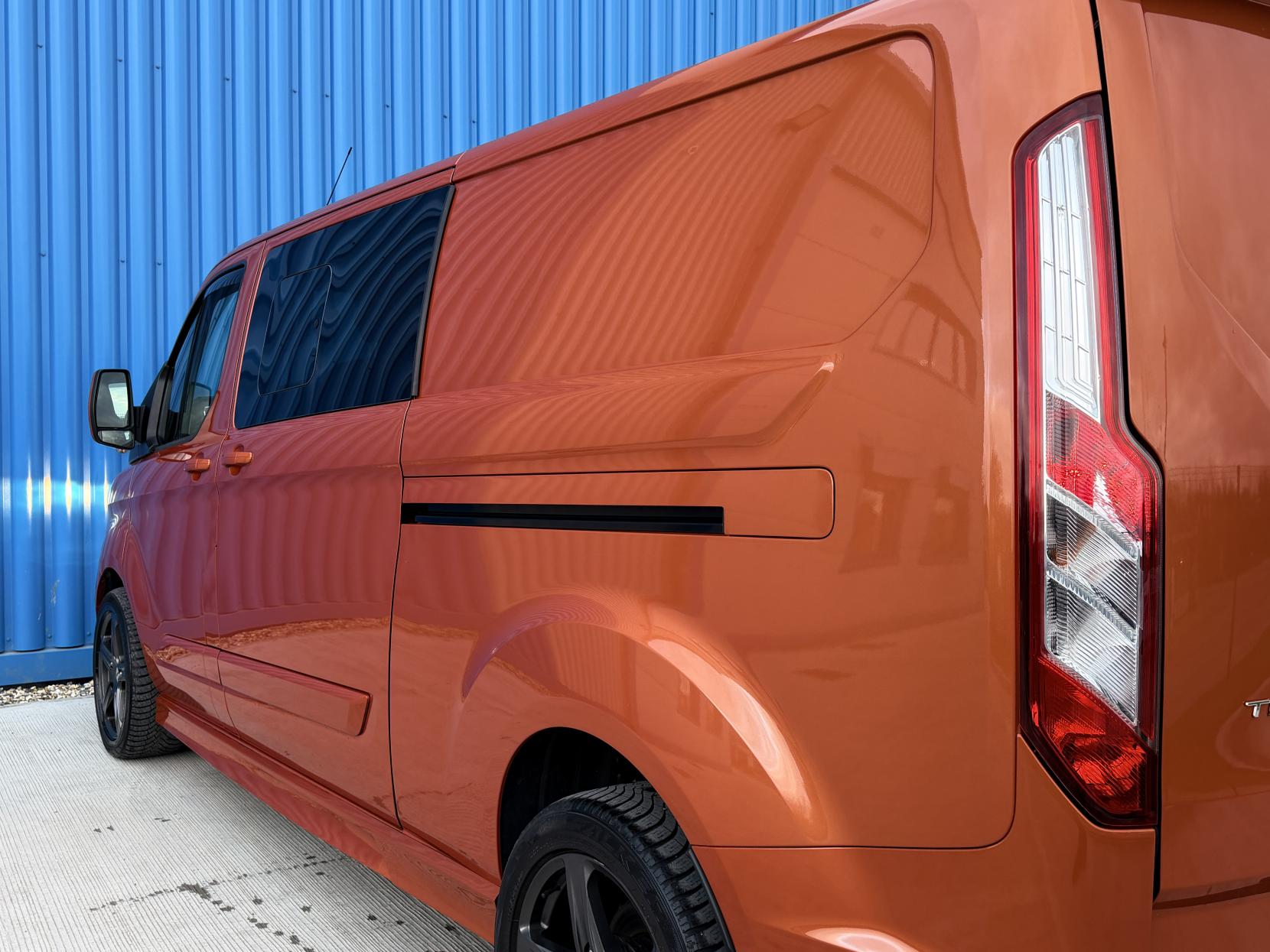 Ford Transit Custom 2.0 300 EcoBlue Limited Crew Van Double Cab 5dr Diesel Manual L2 H1 Euro 6 (5 Seat) (170 ps)