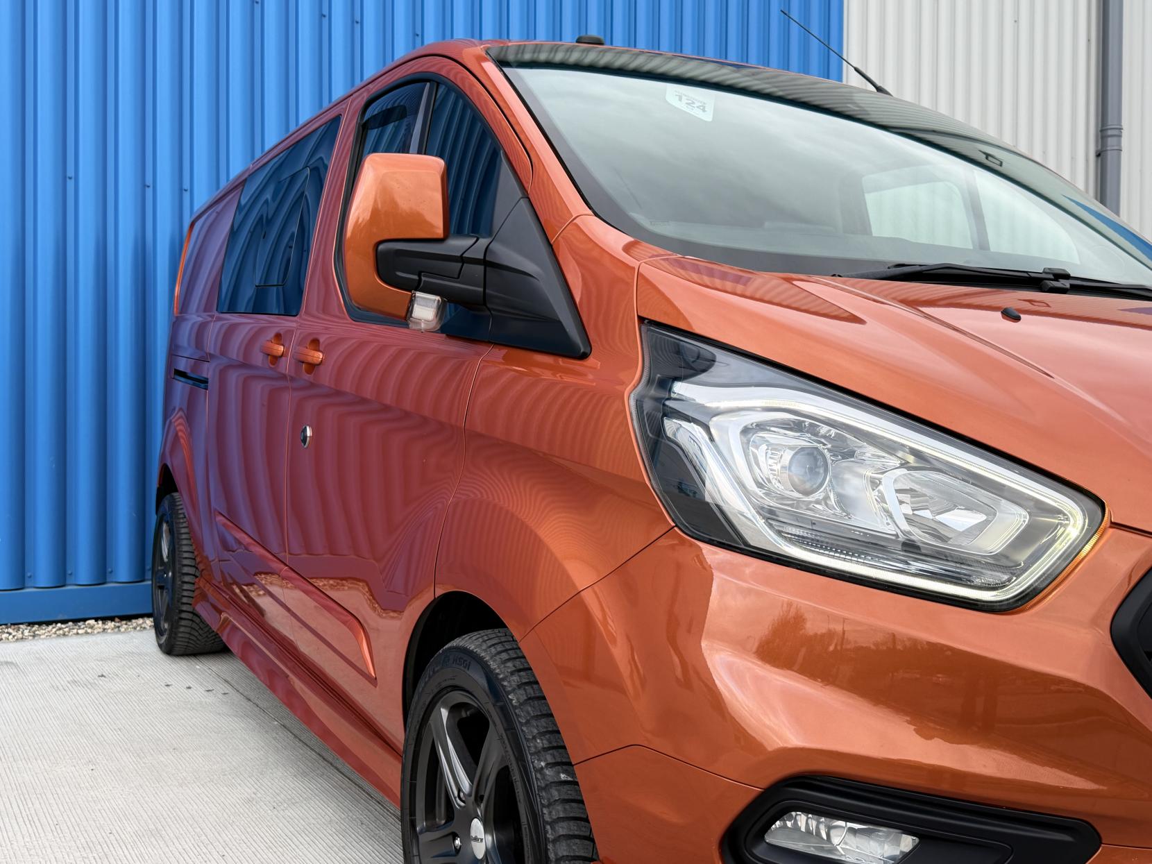 Ford Transit Custom 2.0 300 EcoBlue Limited Crew Van Double Cab 5dr Diesel Manual L2 H1 Euro 6 (5 Seat) (170 ps)