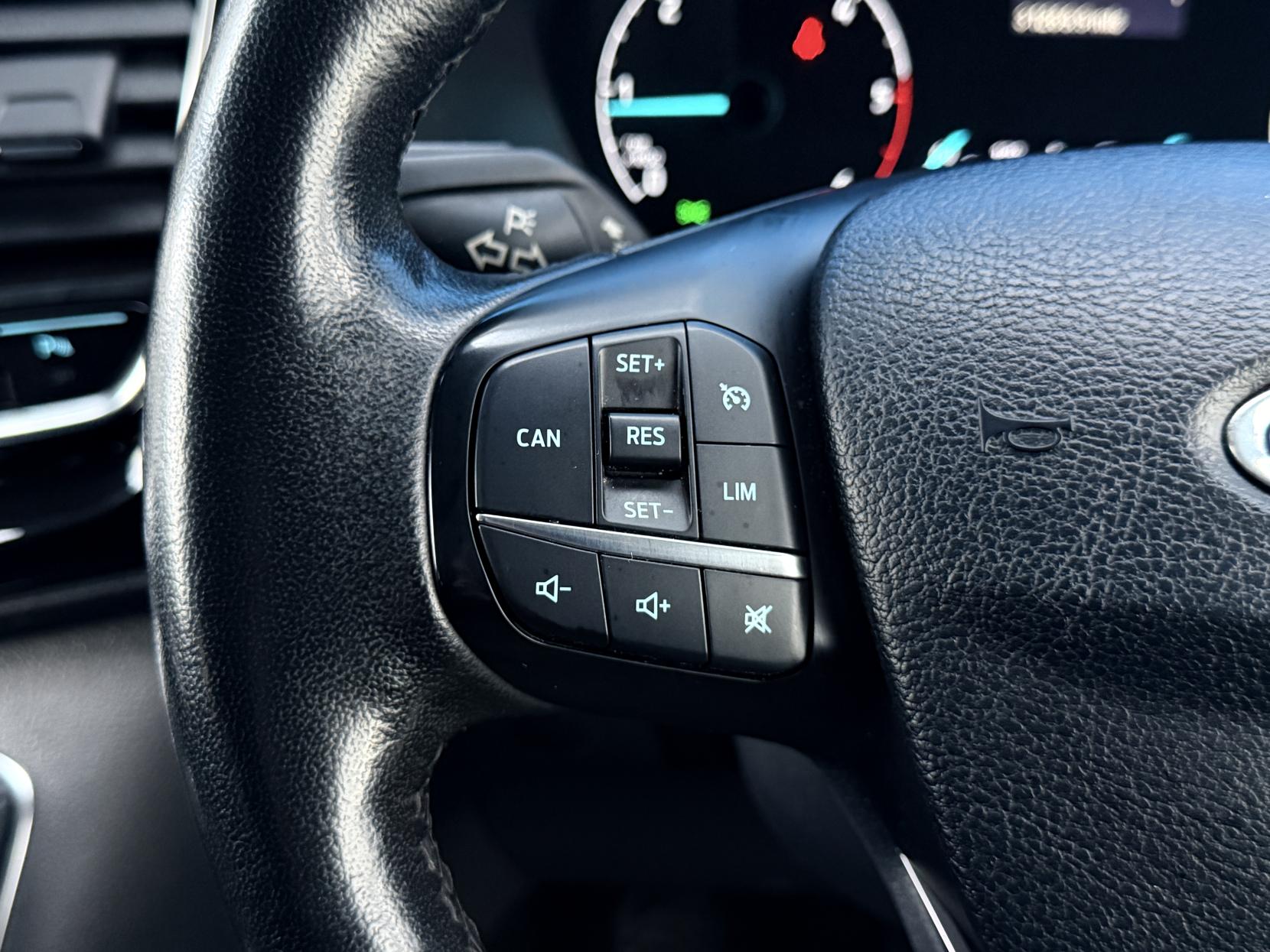 Ford Transit Custom 2.0 300 EcoBlue Limited Crew Van Double Cab 5dr Diesel Manual L2 H1 Euro 6 (5 Seat) (170 ps)