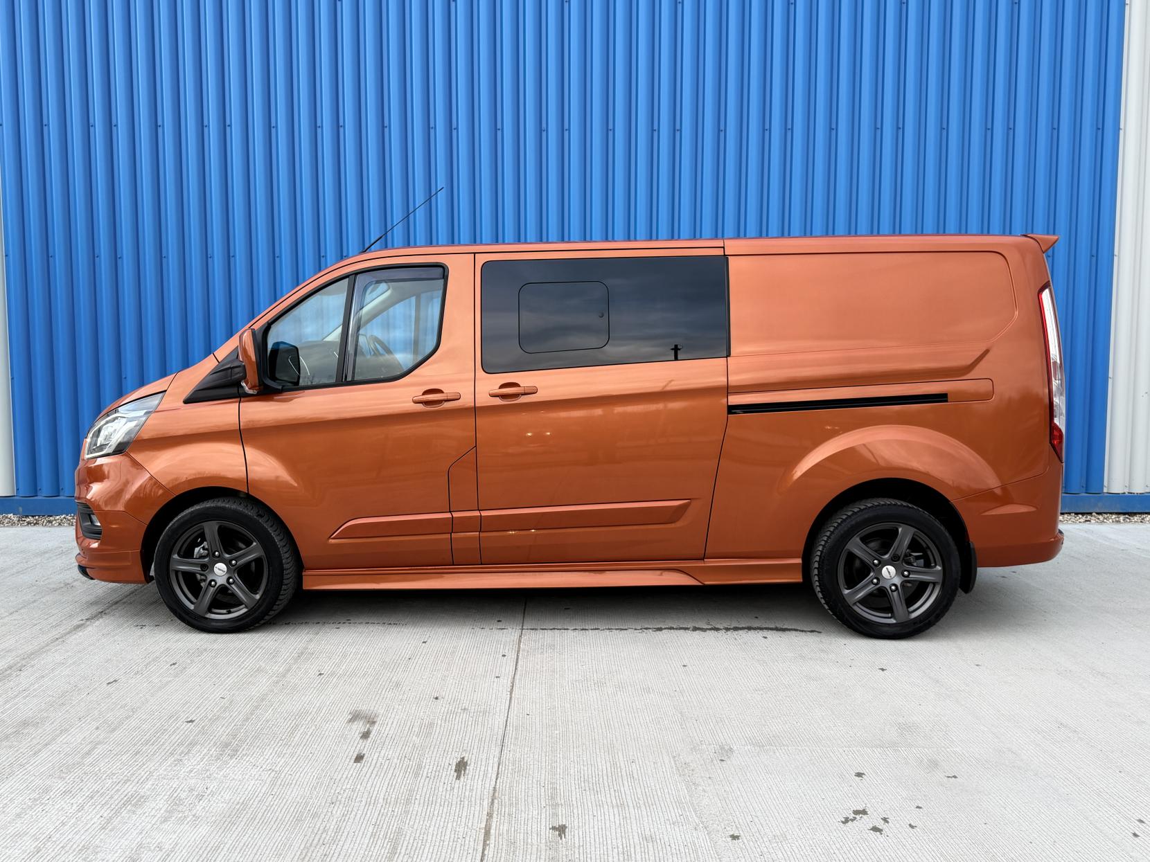 Ford Transit Custom 2.0 300 EcoBlue Limited Crew Van Double Cab 5dr Diesel Manual L2 H1 Euro 6 (5 Seat) (170 ps)