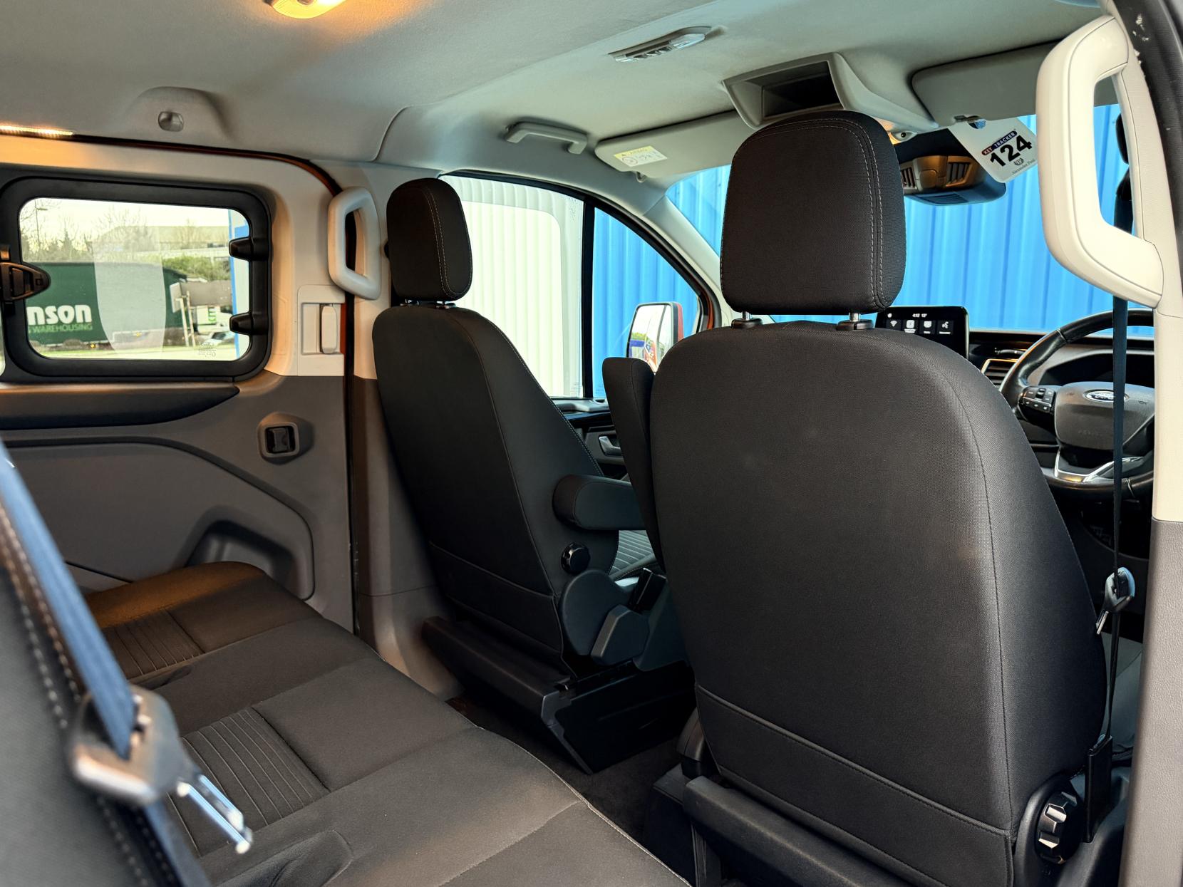 Ford Transit Custom 2.0 300 EcoBlue Limited Crew Van Double Cab 5dr Diesel Manual L2 H1 Euro 6 (5 Seat) (170 ps)