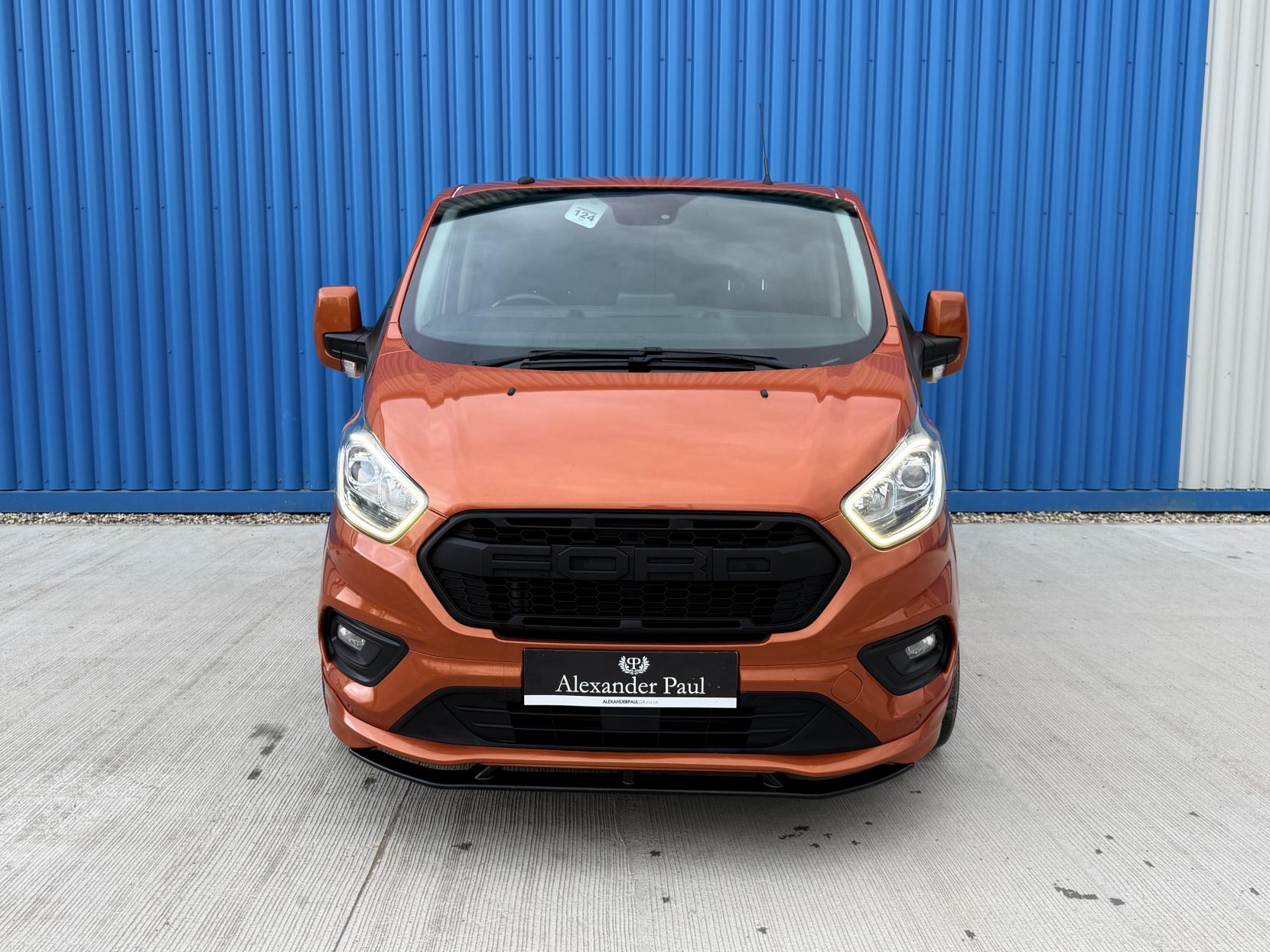 Ford Transit Custom 2.0 300 EcoBlue Limited Crew Van Double Cab 5dr Diesel Manual L2 H1 Euro 6 (5 Seat) (170 ps)