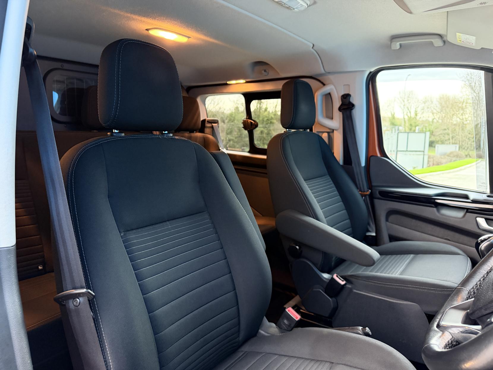 Ford Transit Custom 2.0 300 EcoBlue Limited Crew Van Double Cab 5dr Diesel Manual L2 H1 Euro 6 (5 Seat) (170 ps)