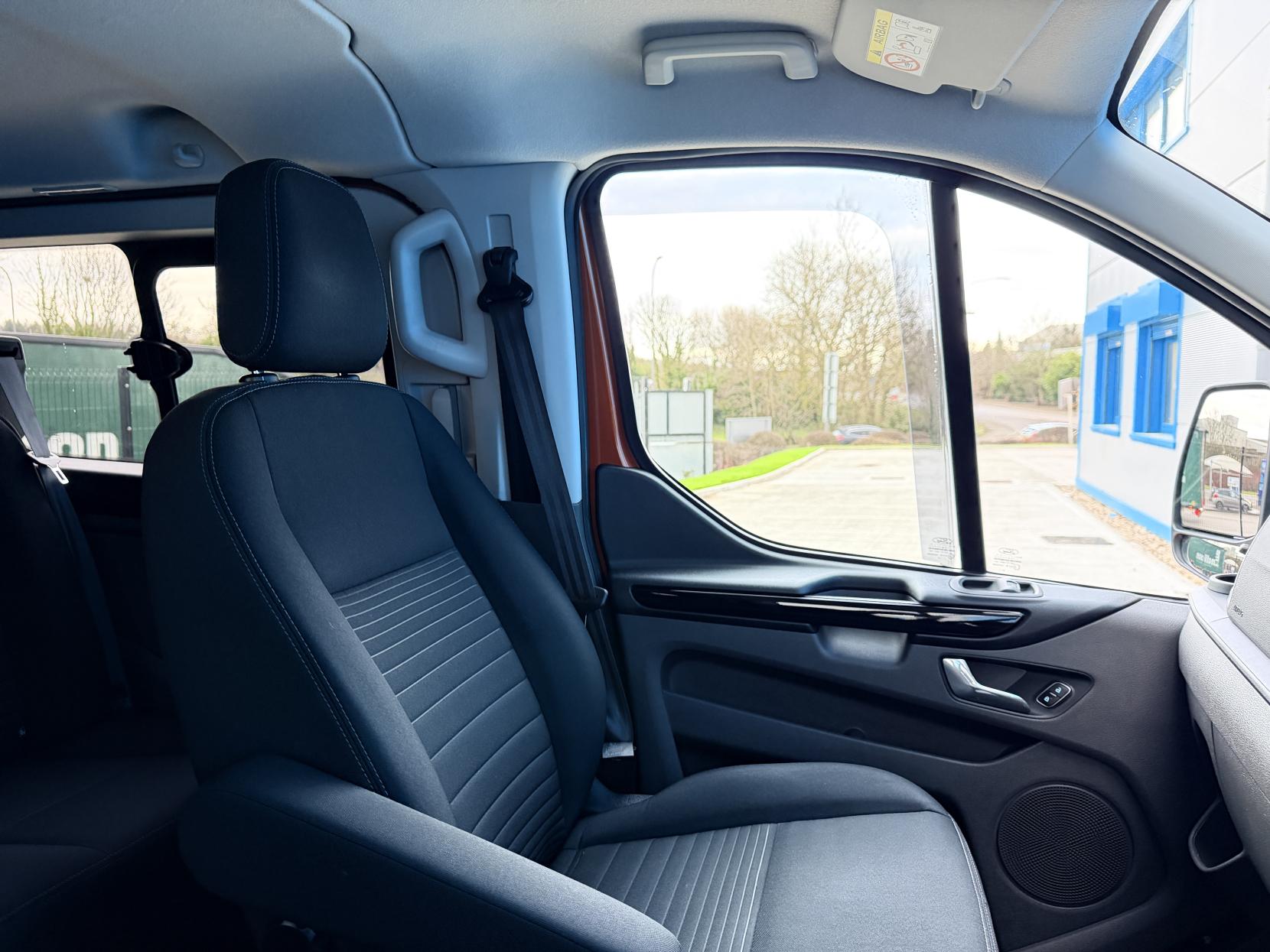 Ford Transit Custom 2.0 300 EcoBlue Limited Crew Van Double Cab 5dr Diesel Manual L2 H1 Euro 6 (5 Seat) (170 ps)