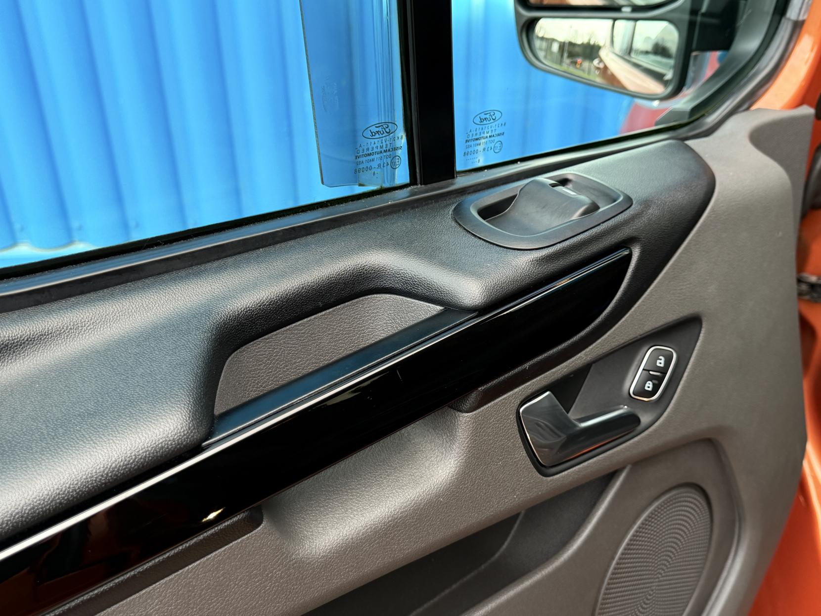 Ford Transit Custom 2.0 300 EcoBlue Limited Crew Van Double Cab 5dr Diesel Manual L2 H1 Euro 6 (5 Seat) (170 ps)