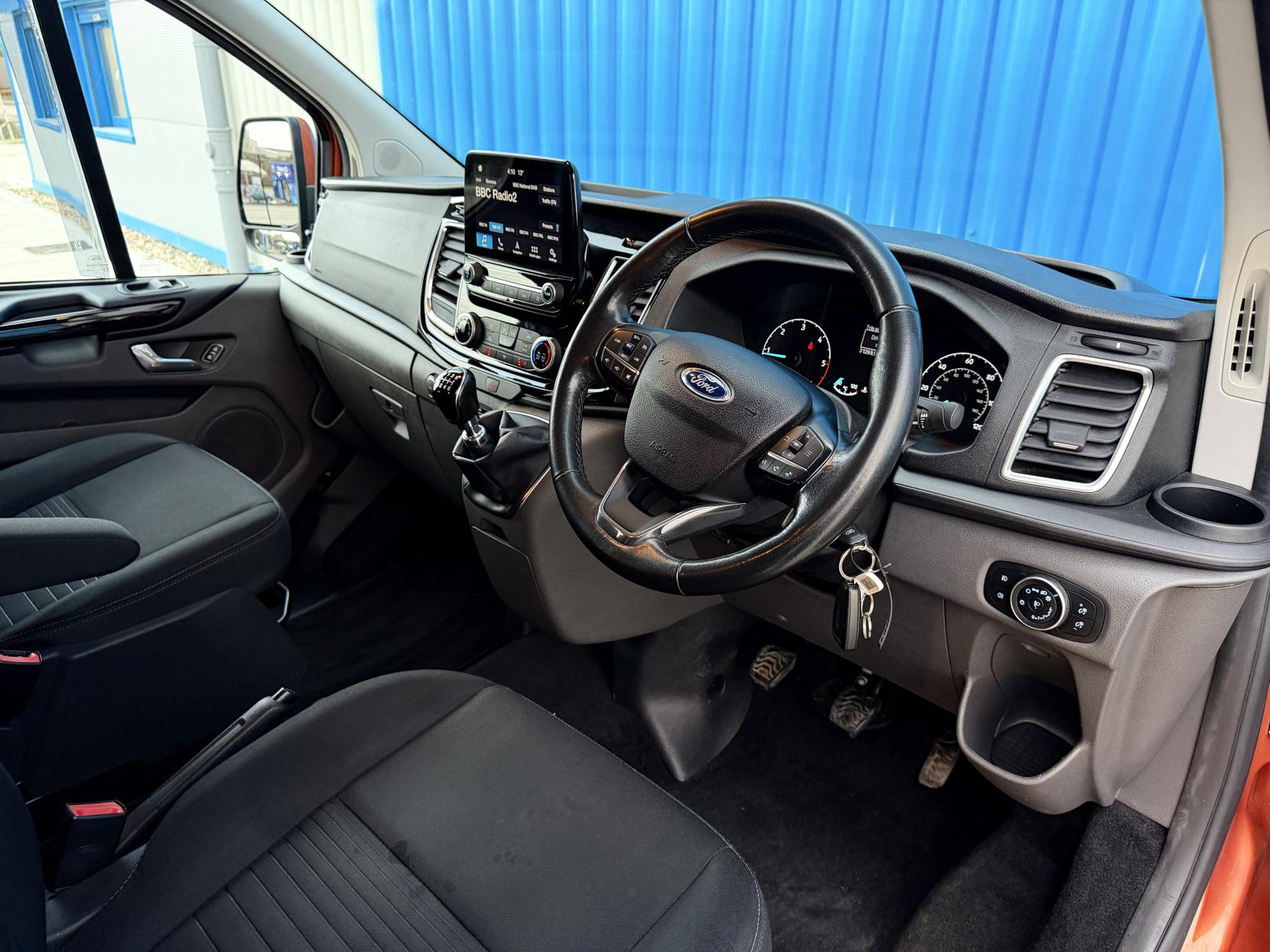 Ford Transit Custom 2.0 300 EcoBlue Limited Crew Van Double Cab 5dr Diesel Manual L2 H1 Euro 6 (5 Seat) (170 ps)