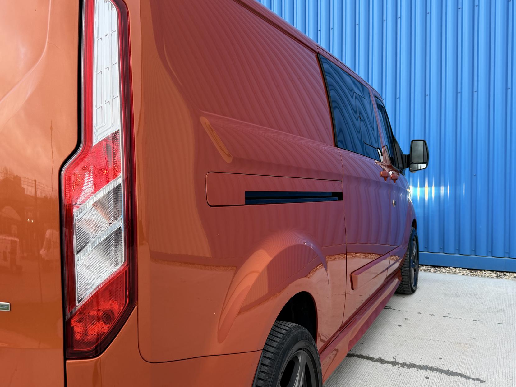 Ford Transit Custom 2.0 300 EcoBlue Limited Crew Van Double Cab 5dr Diesel Manual L2 H1 Euro 6 (5 Seat) (170 ps)