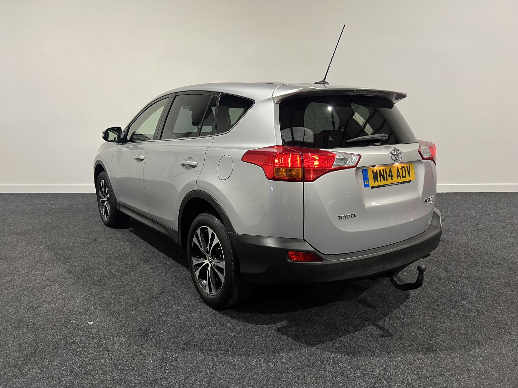 Toyota RAV4 2.0 D-4D Icon SUV 5dr Diesel Manual 4WD Euro 5 (s/s) (124 ps)