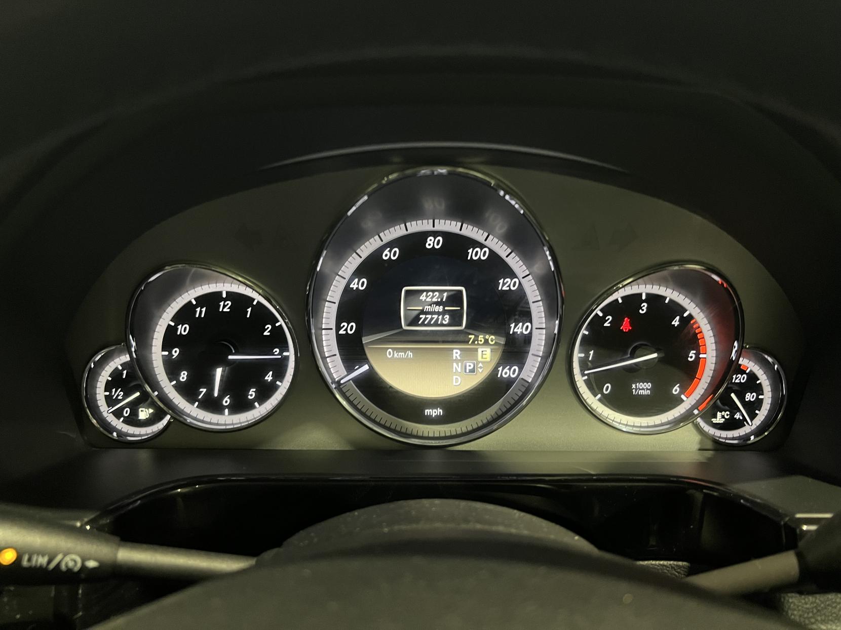 Mercedes-Benz E Class 3.0 E350 CDI V6 BlueEfficiency Avantgarde Saloon 4dr Diesel G-Tronic Euro 5 (265 ps)