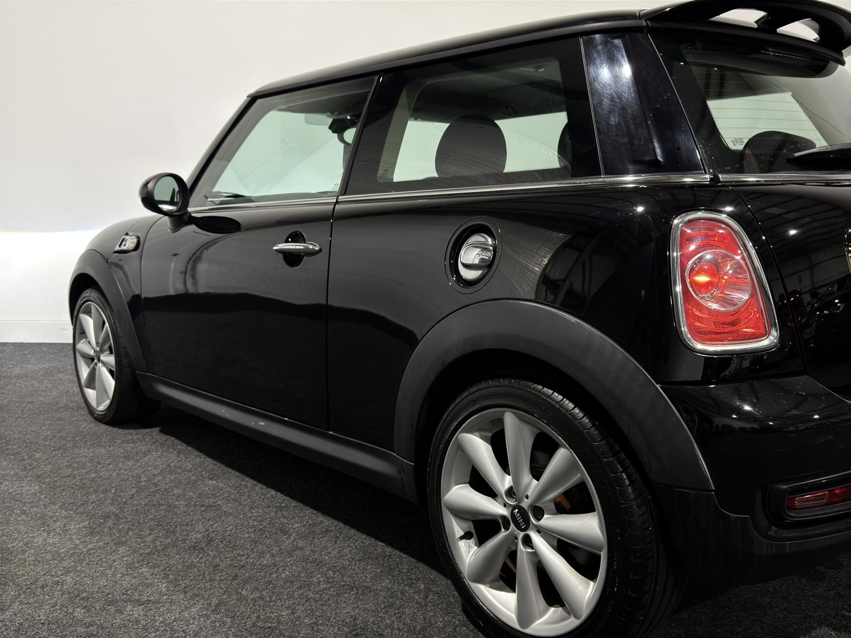 MINI Hatch 2.0 Cooper SD Hatchback 3dr Diesel Manual Euro 5 (s/s) (143 ps)