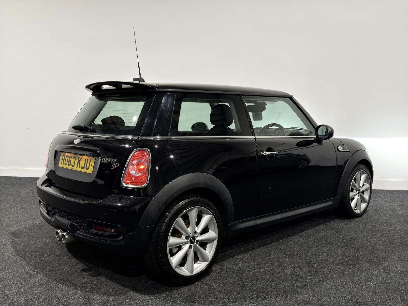 MINI Hatch 2.0 Cooper SD Hatchback 3dr Diesel Manual Euro 5 (s/s) (143 ps)