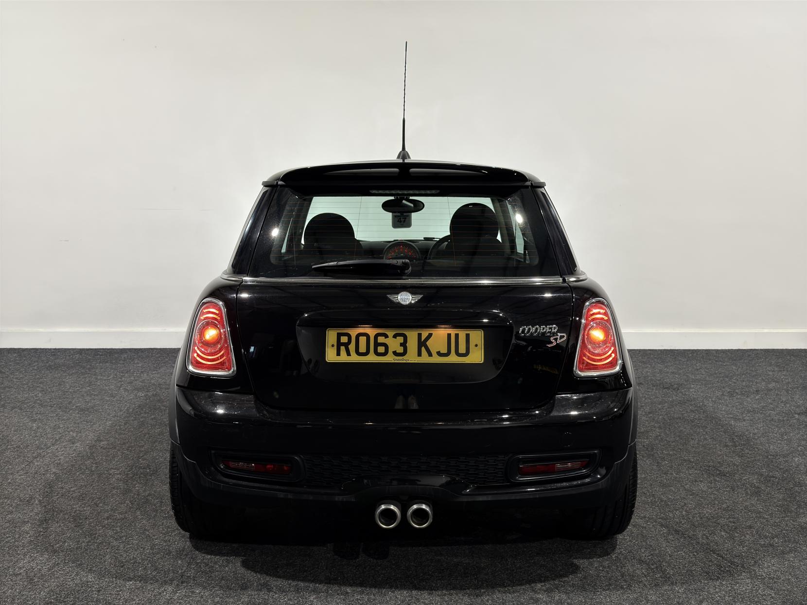 MINI Hatch 2.0 Cooper SD Hatchback 3dr Diesel Manual Euro 5 (s/s) (143 ps)