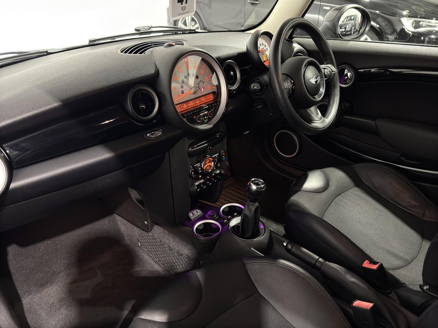 MINI Hatch 2.0 Cooper SD Hatchback 3dr Diesel Manual Euro 5 (s/s) (143 ps)