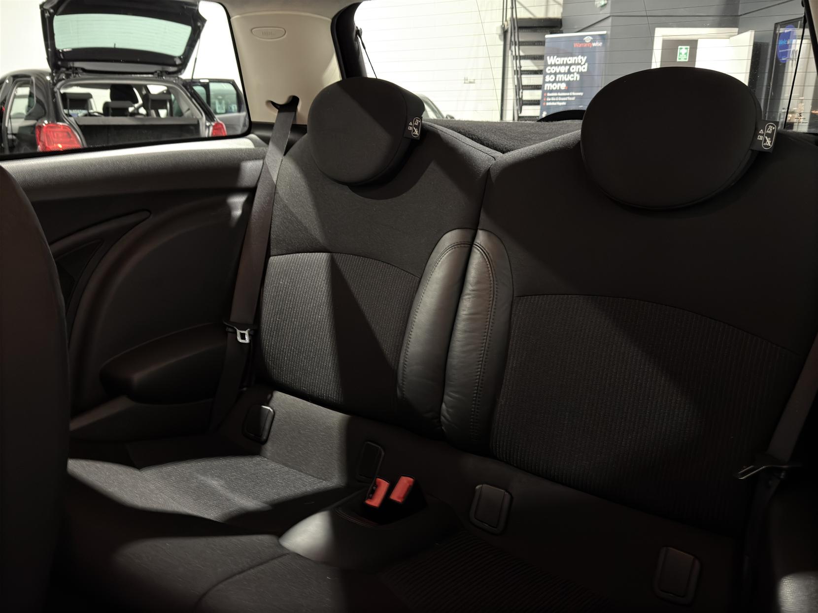 MINI Hatch 2.0 Cooper SD Hatchback 3dr Diesel Manual Euro 5 (s/s) (143 ps)