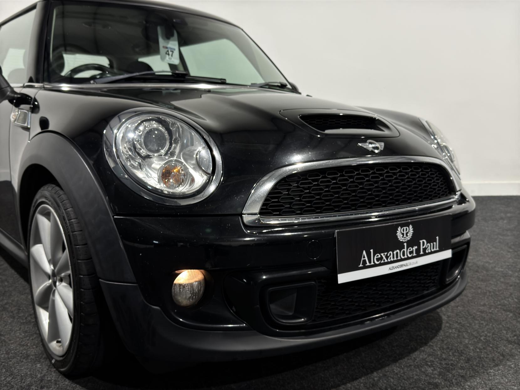 MINI Hatch 2.0 Cooper SD Hatchback 3dr Diesel Manual Euro 5 (s/s) (143 ps)