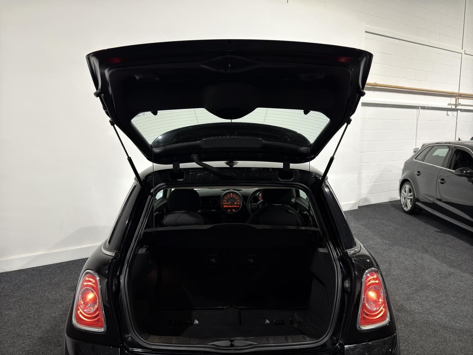 MINI Hatch 2.0 Cooper SD Hatchback 3dr Diesel Manual Euro 5 (s/s) (143 ps)