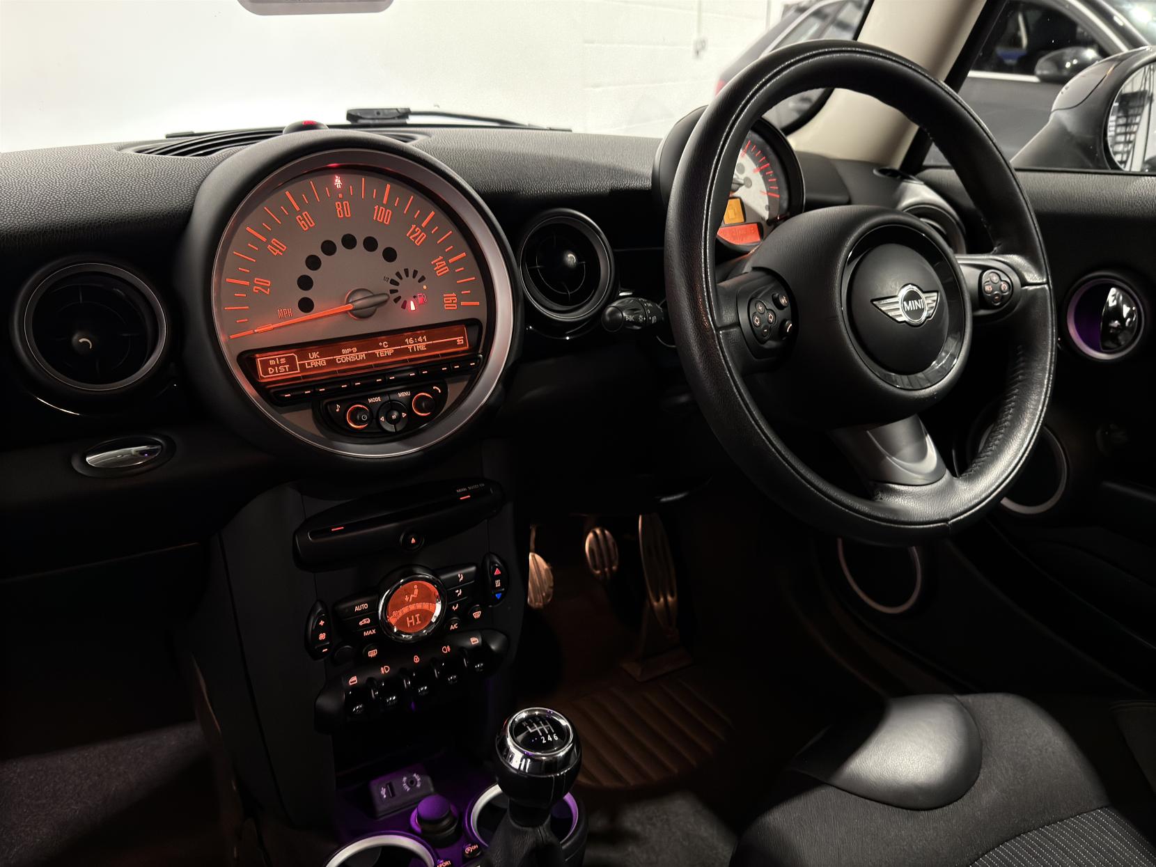 MINI Hatch 2.0 Cooper SD Hatchback 3dr Diesel Manual Euro 5 (s/s) (143 ps)