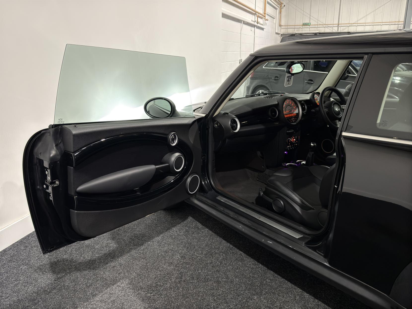 MINI Hatch 2.0 Cooper SD Hatchback 3dr Diesel Manual Euro 5 (s/s) (143 ps)