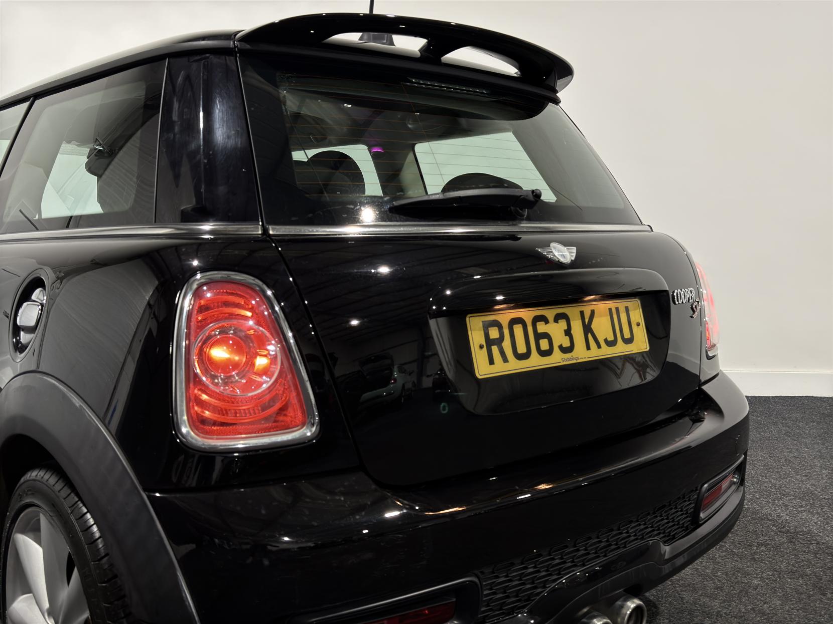 MINI Hatch 2.0 Cooper SD Hatchback 3dr Diesel Manual Euro 5 (s/s) (143 ps)