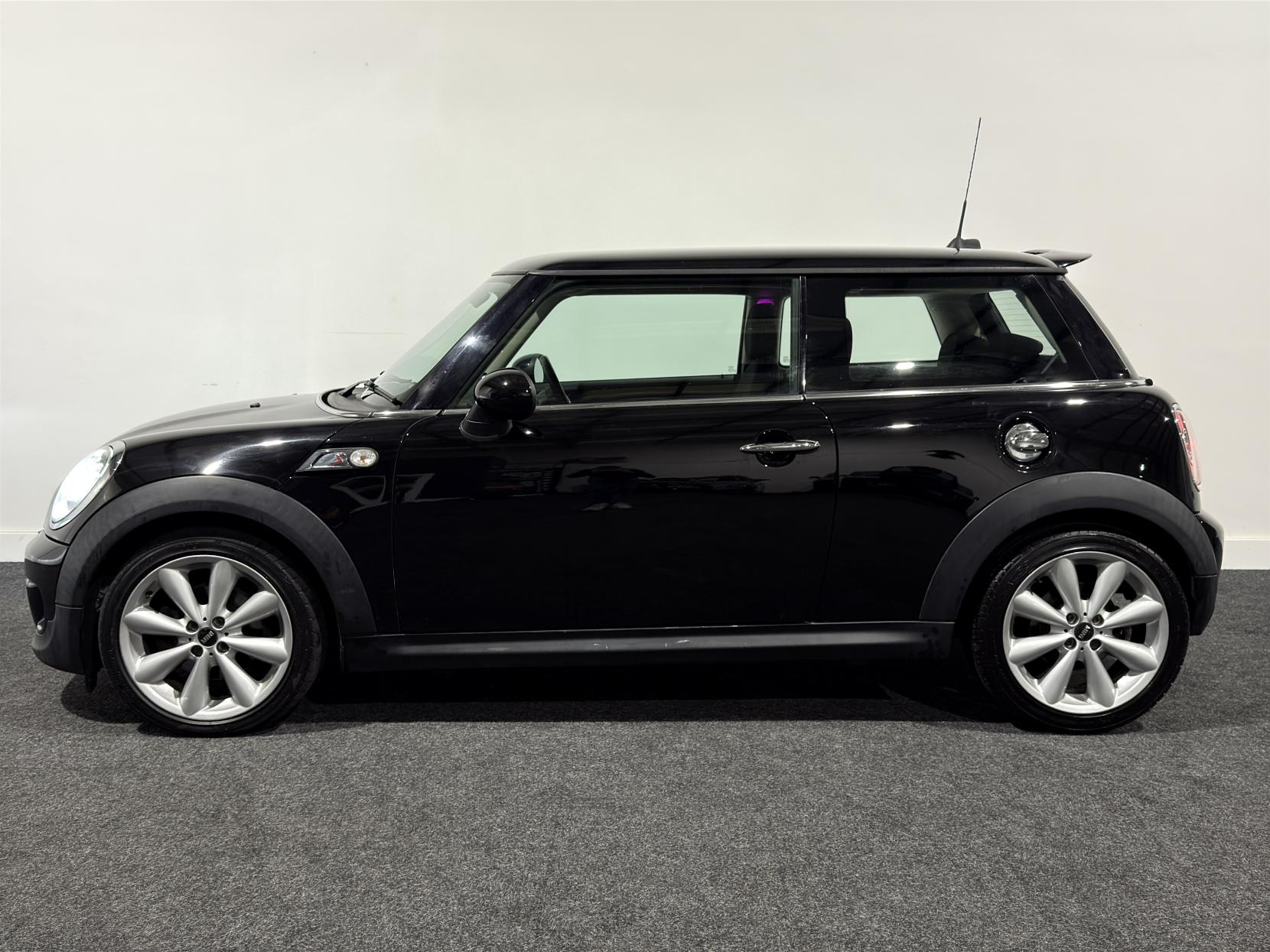 MINI Hatch 2.0 Cooper SD Hatchback 3dr Diesel Manual Euro 5 (s/s) (143 ps)