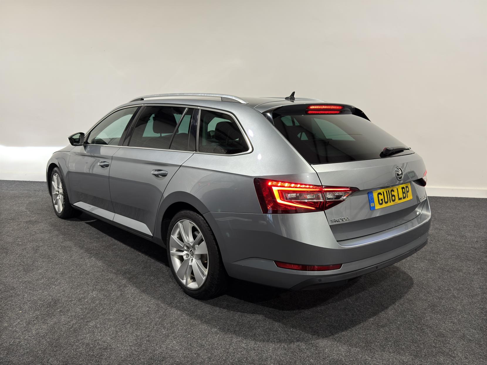 Skoda Superb 2.0 TDI SE L Executive Estate 5dr Diesel Manual Euro 6 (s/s) (150 ps)