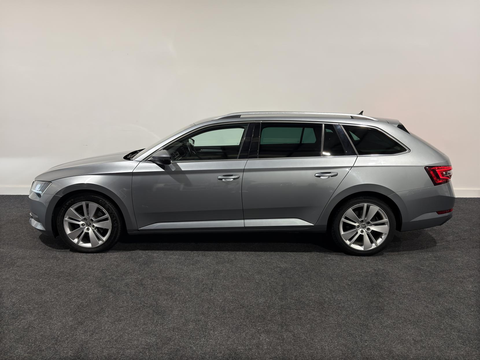 Skoda Superb 2.0 TDI SE L Executive Estate 5dr Diesel Manual Euro 6 (s/s) (150 ps)