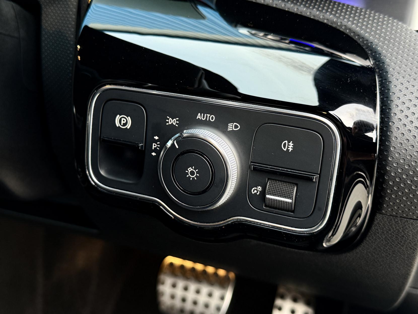 Mercedes-Benz CLA 2.0 CLA250 AMG Line (Premium 2) Coupe 4dr Petrol 7G-DCT Euro 6 (s/s) (224 ps)