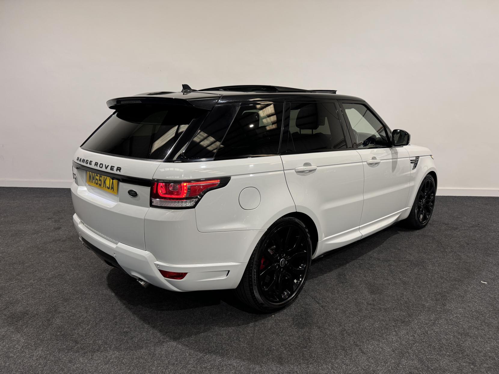 Land Rover Range Rover Sport 3.0 SD V6 Autobiography Dynamic SUV 5dr Diesel Auto 4WD Euro 6 (s/s) (306 ps)